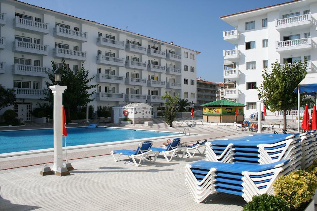 Europa Family Apartments Бланес Экстерьер фото